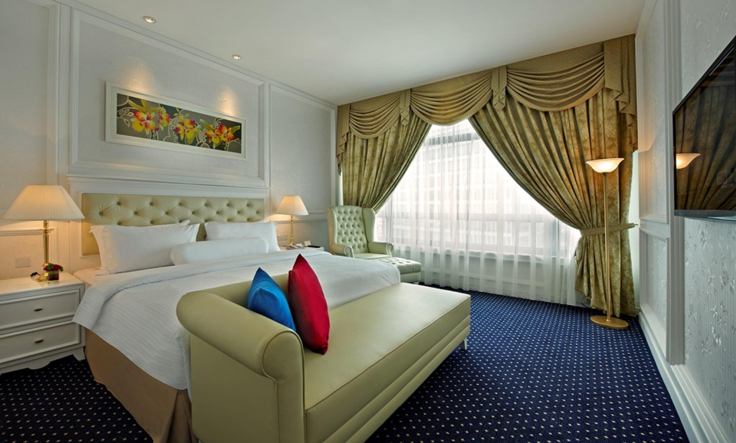 Royale Chulan Damansara Hotel Petaling Jaya Exterior photo A bedroom at the hotel