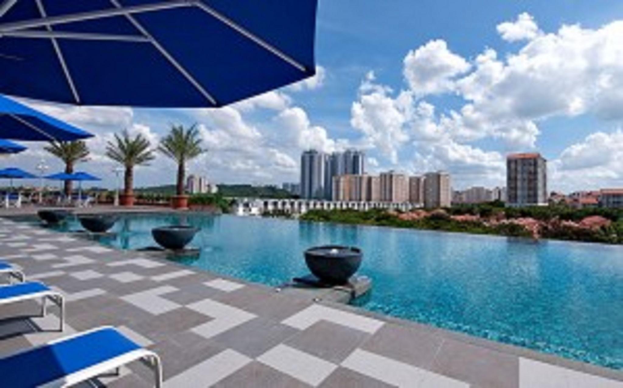 Royale Chulan Damansara Hotel Petaling Jaya Exterior photo Infinity Pool