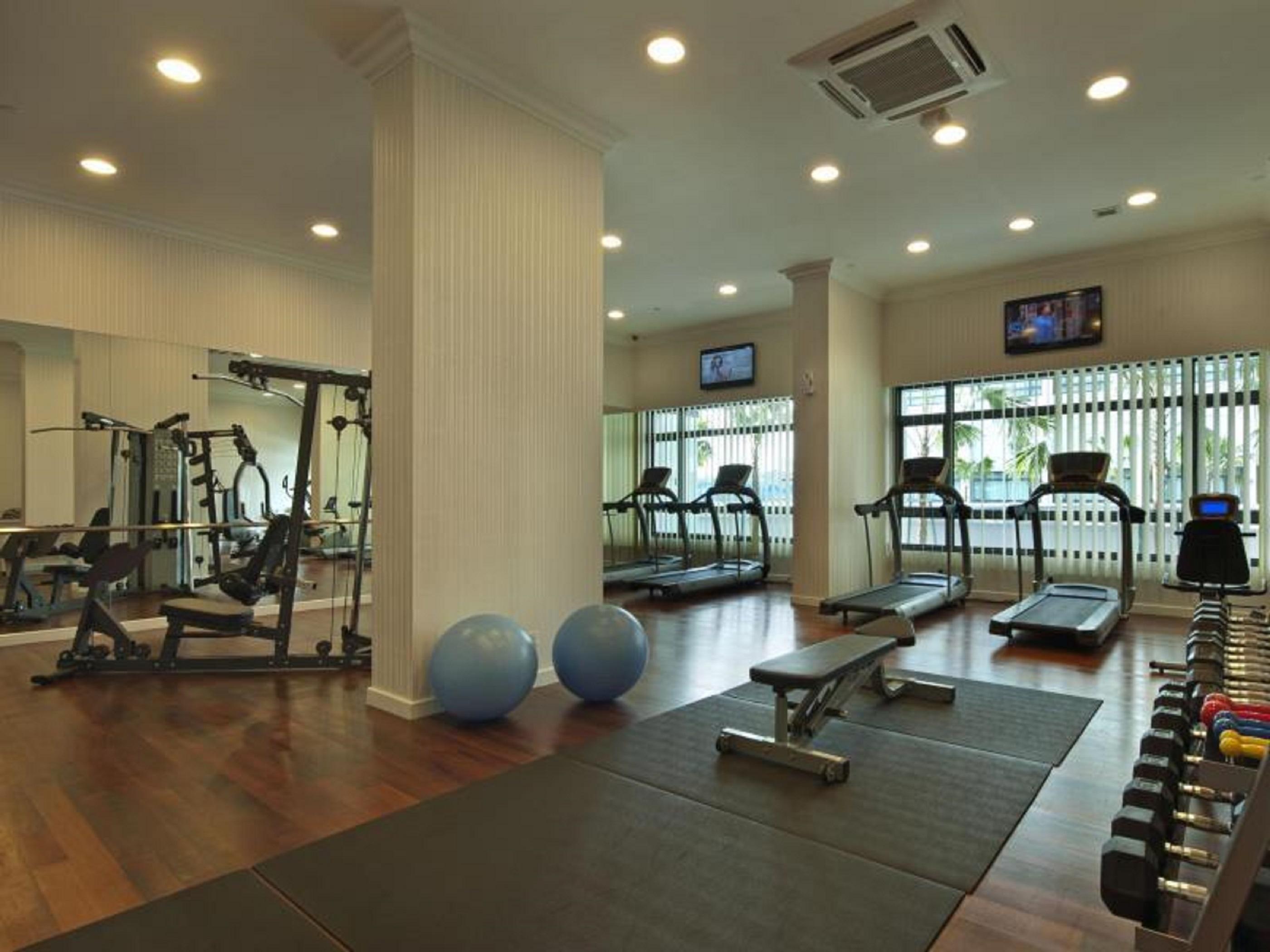 Royale Chulan Damansara Hotel Petaling Jaya Exterior photo A gym in a condominium
