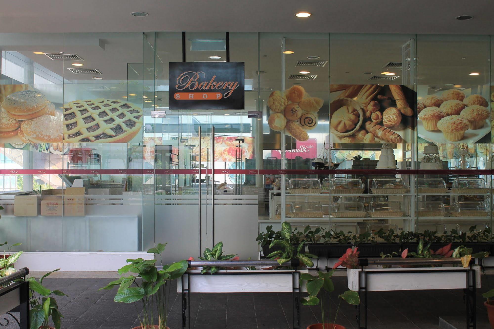 Royale Chulan Damansara Hotel Petaling Jaya Exterior photo Bakery